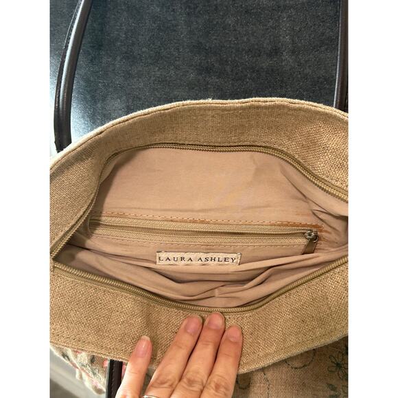 90s- Linen- Pink Floral Embroidery- Beachy zips- Shoulder Tote- small stain - Picture 6 of 6